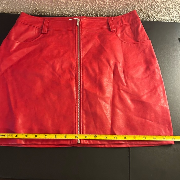 Honey Punch Red Faux Leather High Waist Body-con Zip Up Mini Skirt Size L Y2K - Picture 9 of 9